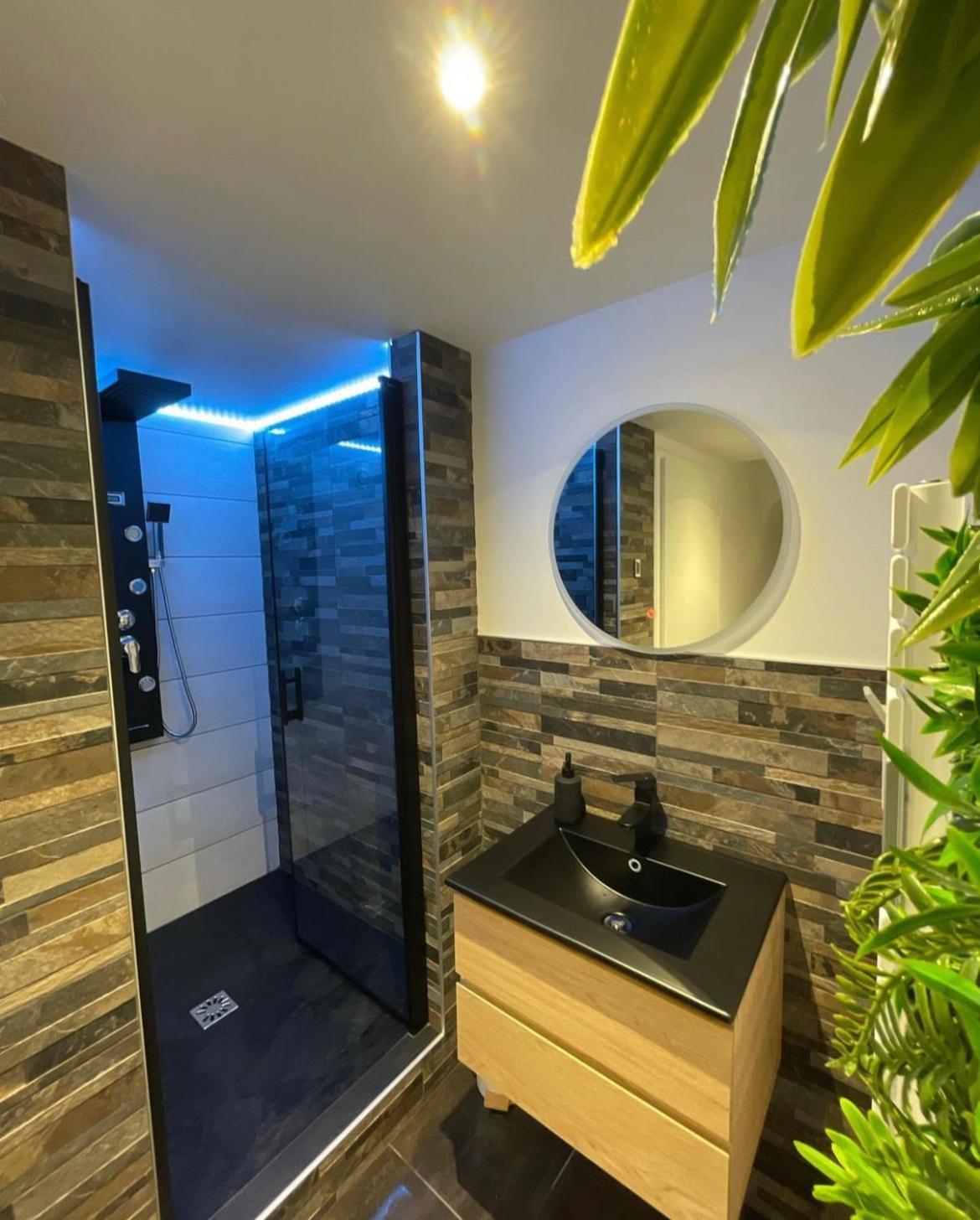 Love Room: Aux Plaisirs Des Sens Jacuzzi Prive Бар Екстериор снимка